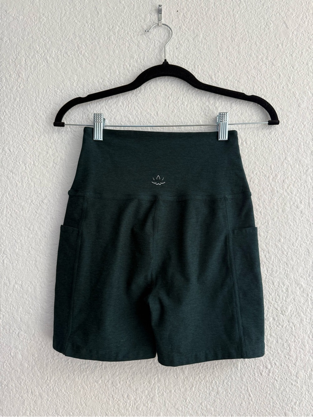 Beyond Yoga Space Dye Biker Shorts with Pockets - Picture 3 of 4